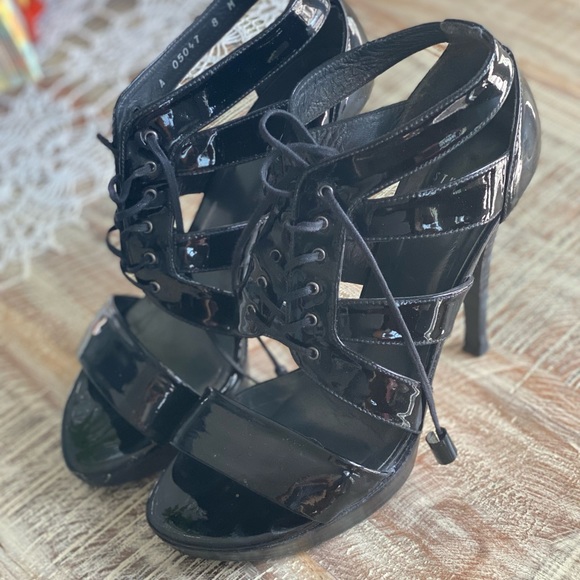 Stuart Weitzman heels size 8 - Picture 9 of 16